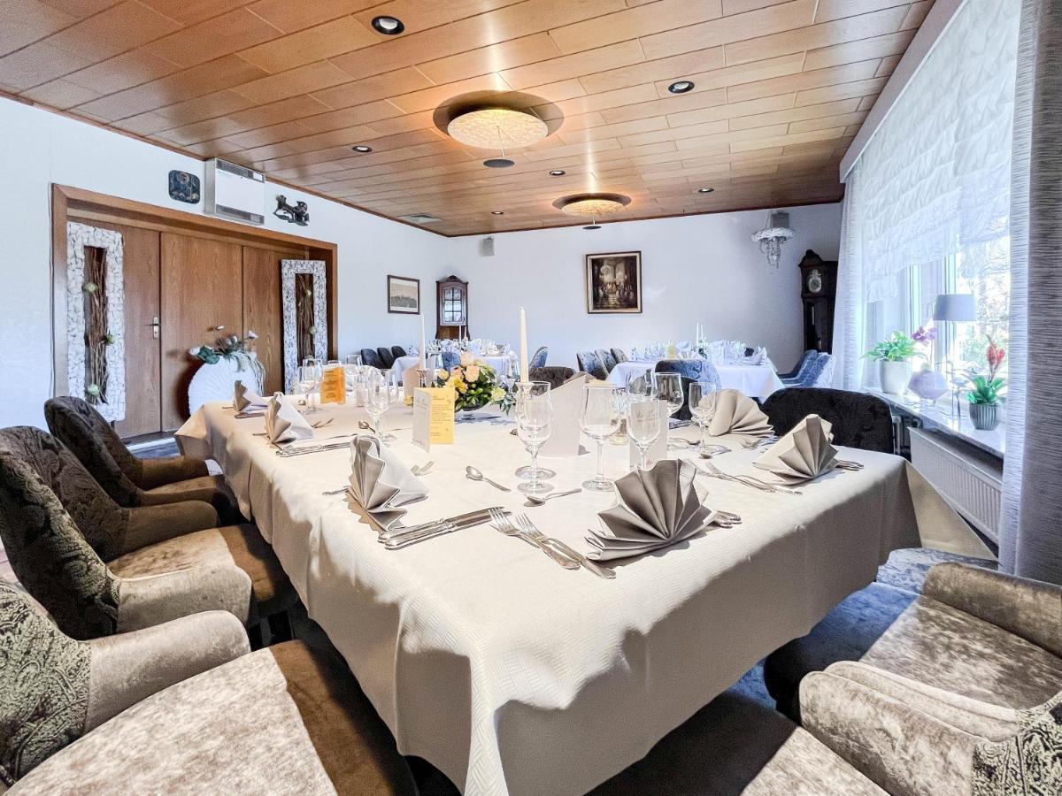 Hotel-Restaurant Vier Linden Щаде Екстериор снимка