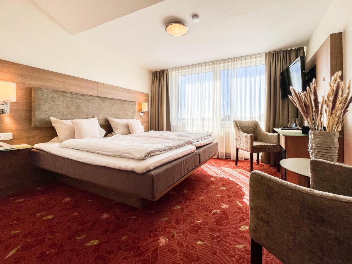 Hotel-Restaurant Vier Linden Щаде Екстериор снимка