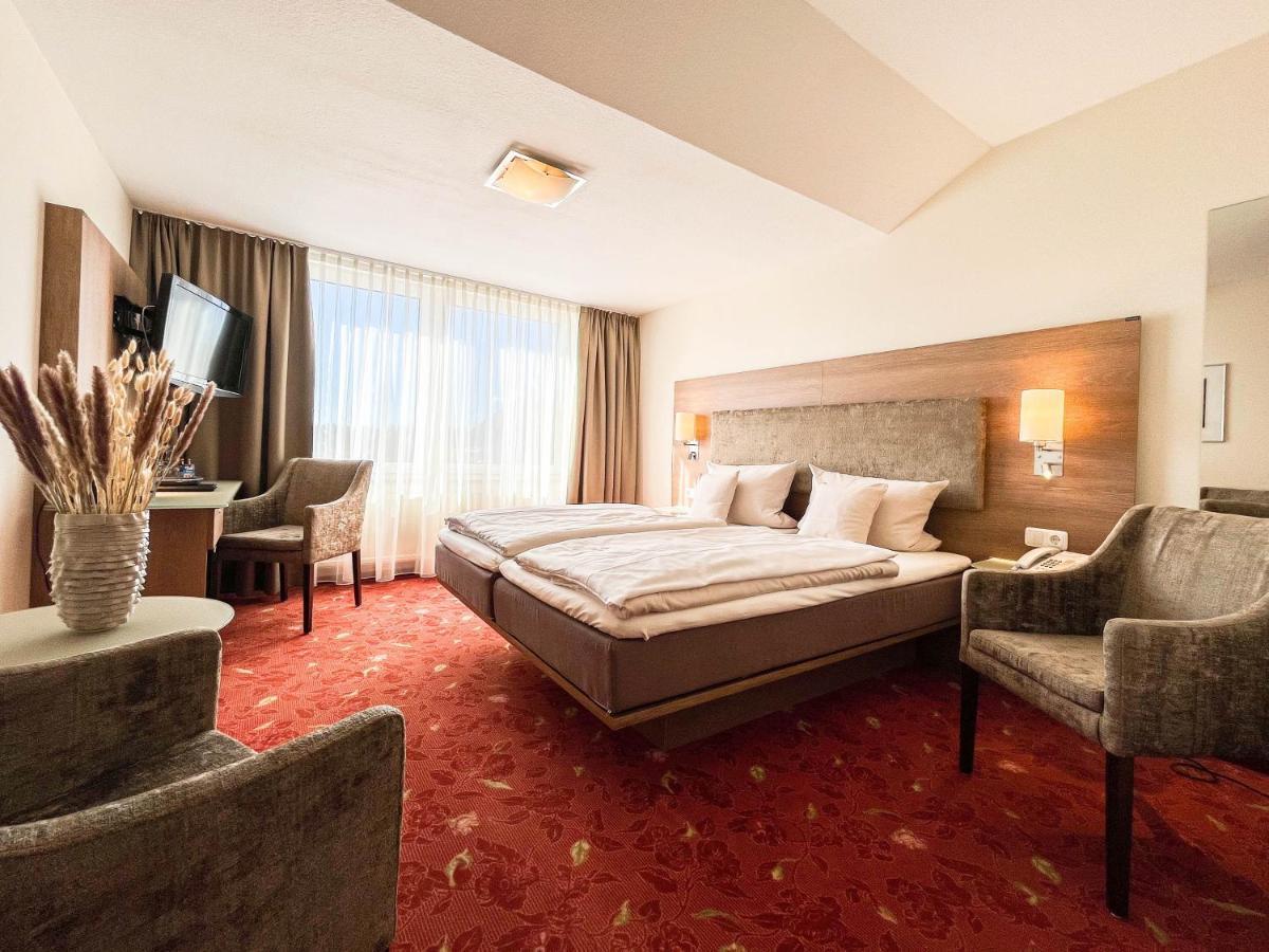 Hotel-Restaurant Vier Linden Щаде Екстериор снимка
