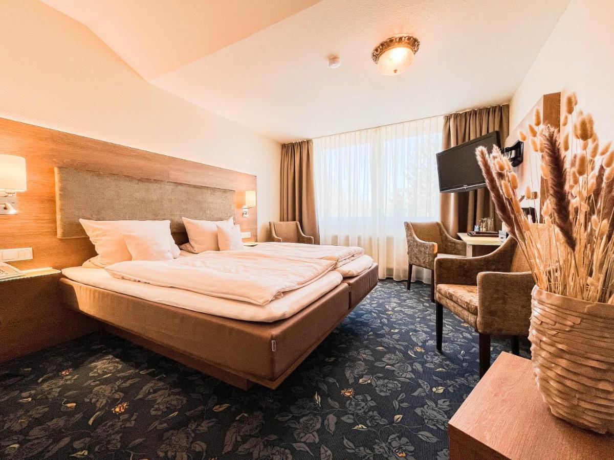 Hotel-Restaurant Vier Linden Щаде Екстериор снимка