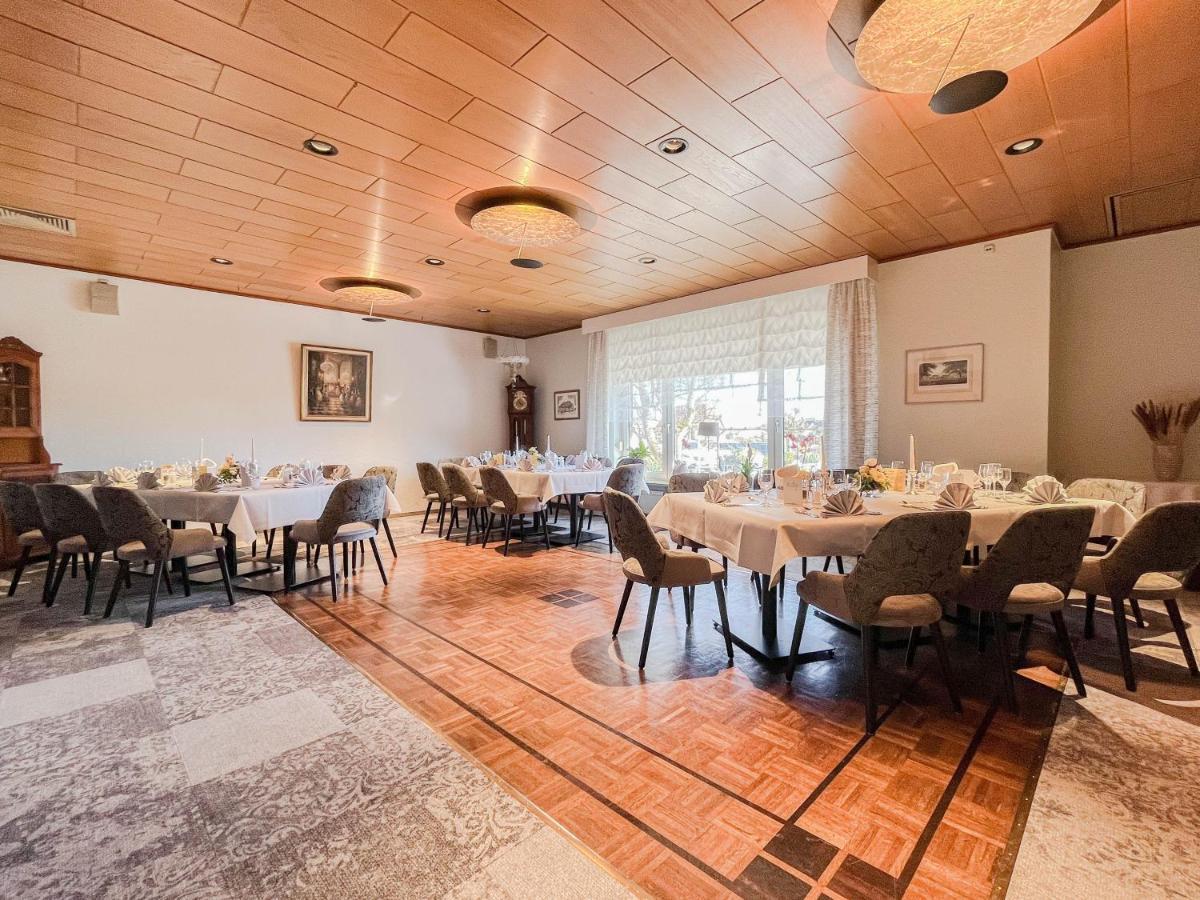 Hotel-Restaurant Vier Linden Щаде Екстериор снимка