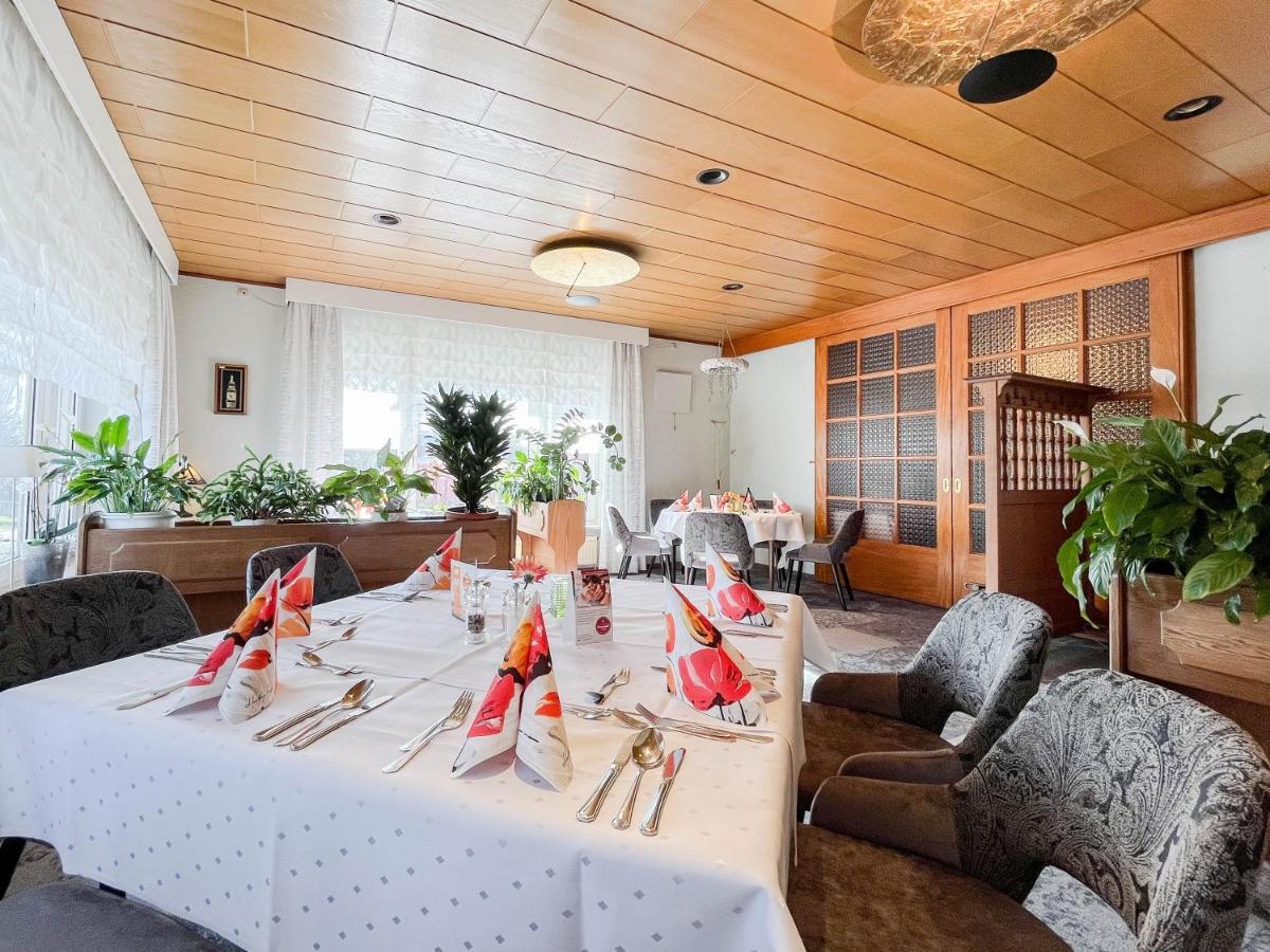 Hotel-Restaurant Vier Linden Щаде Екстериор снимка