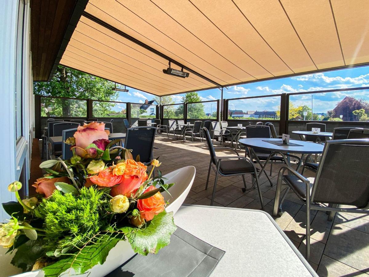 Hotel-Restaurant Vier Linden Щаде Екстериор снимка