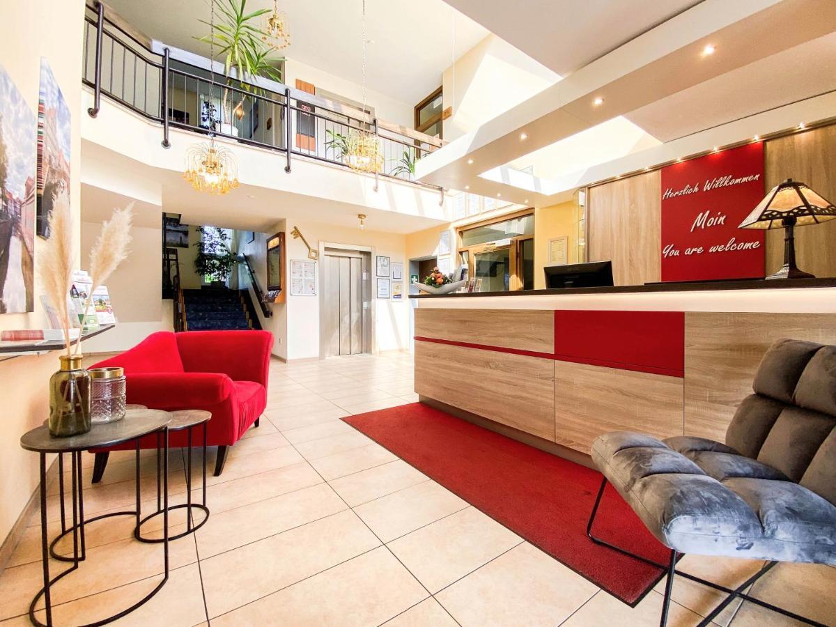 Hotel-Restaurant Vier Linden Щаде Екстериор снимка