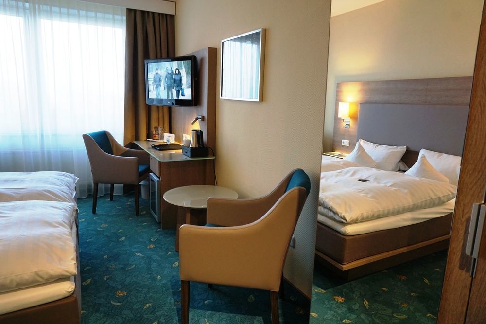 Hotel-Restaurant Vier Linden Щаде Екстериор снимка