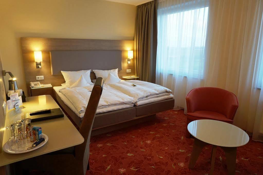 Hotel-Restaurant Vier Linden Щаде Екстериор снимка