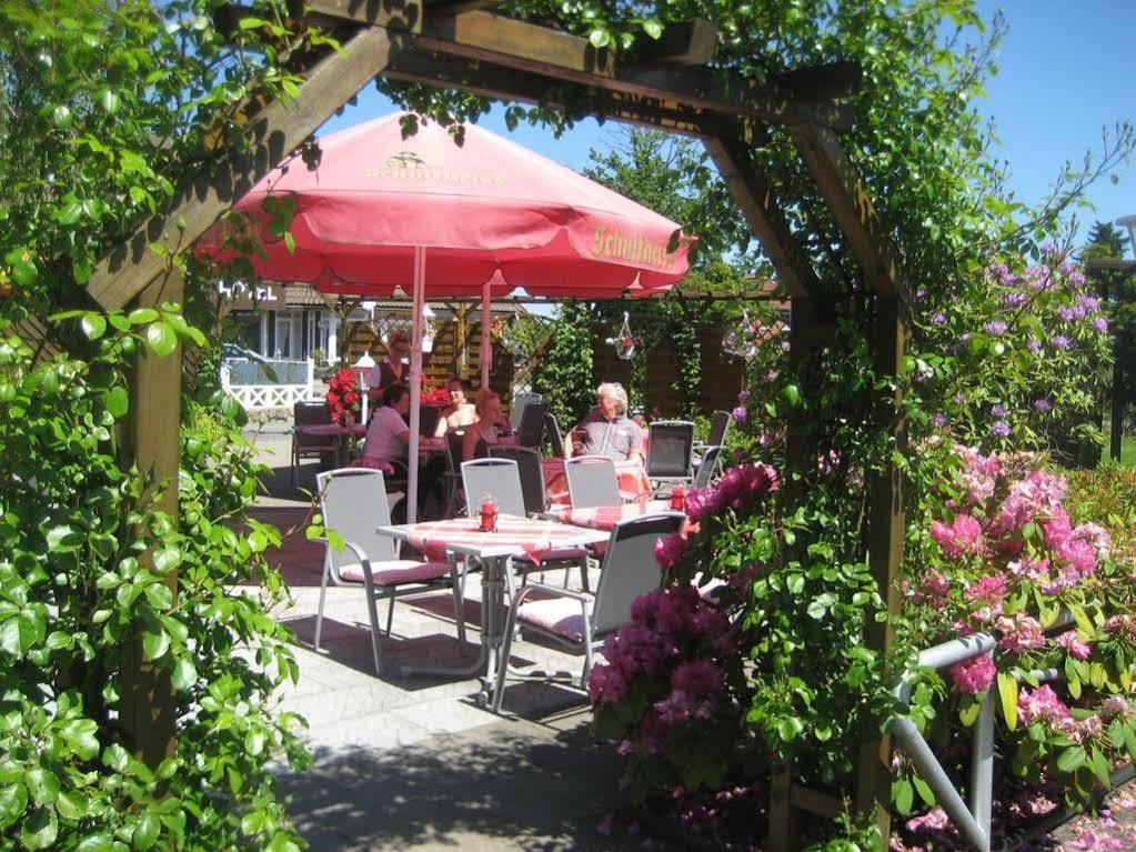 Hotel-Restaurant Vier Linden Щаде Екстериор снимка