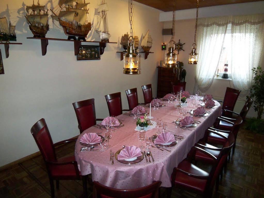 Hotel-Restaurant Vier Linden Щаде Екстериор снимка