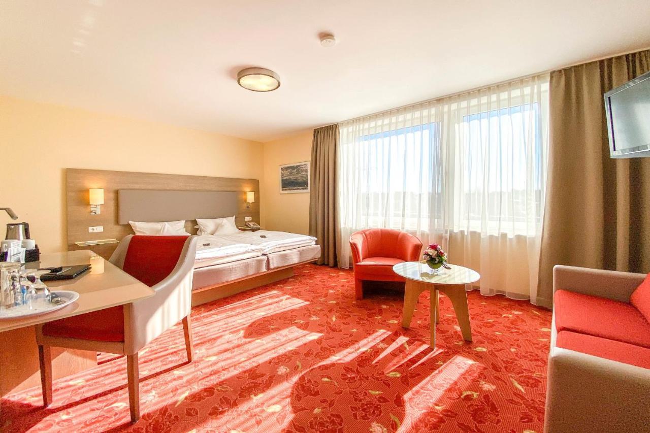 Hotel-Restaurant Vier Linden Щаде Екстериор снимка