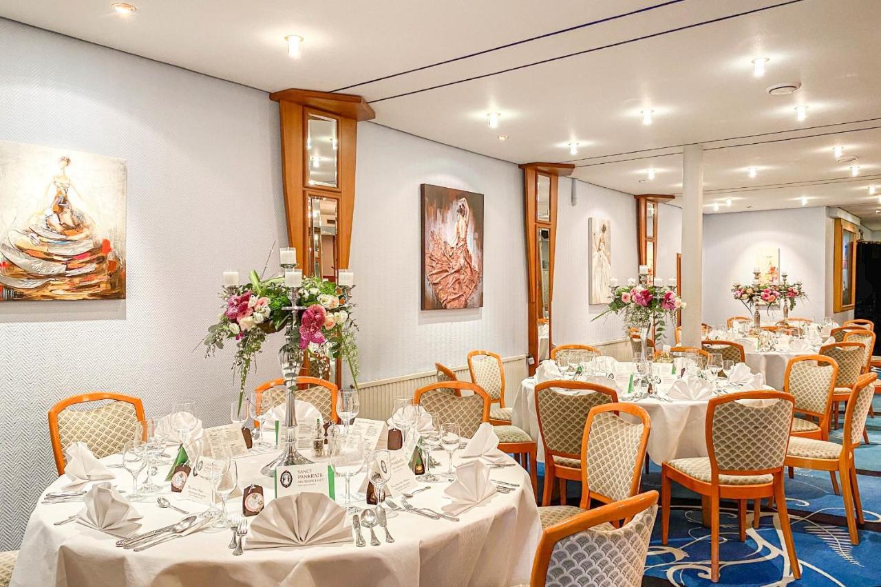 Hotel-Restaurant Vier Linden Щаде Екстериор снимка