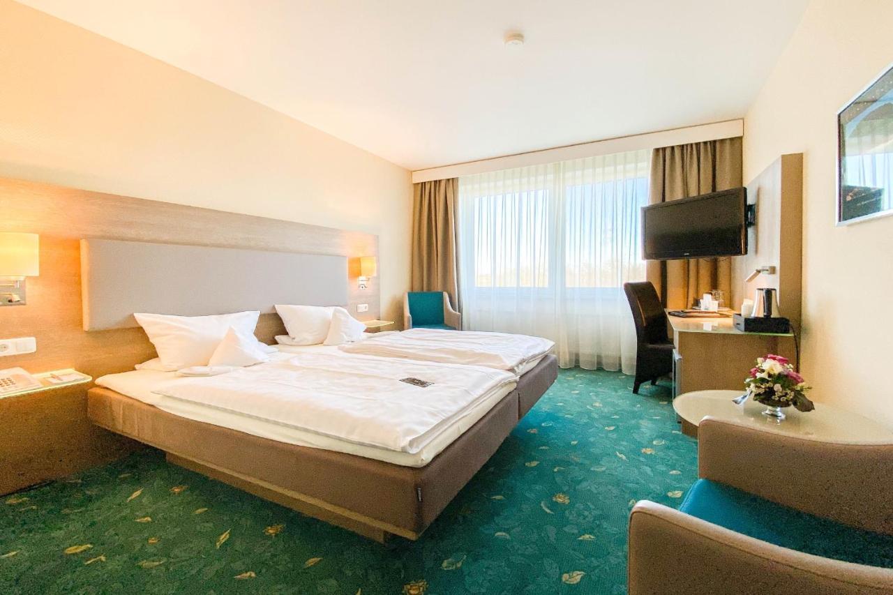Hotel-Restaurant Vier Linden Щаде Екстериор снимка