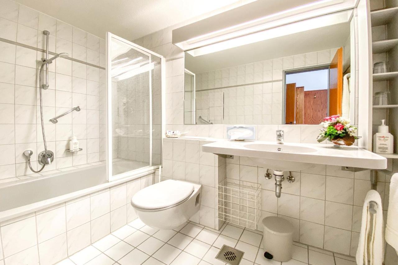 Hotel-Restaurant Vier Linden Щаде Екстериор снимка