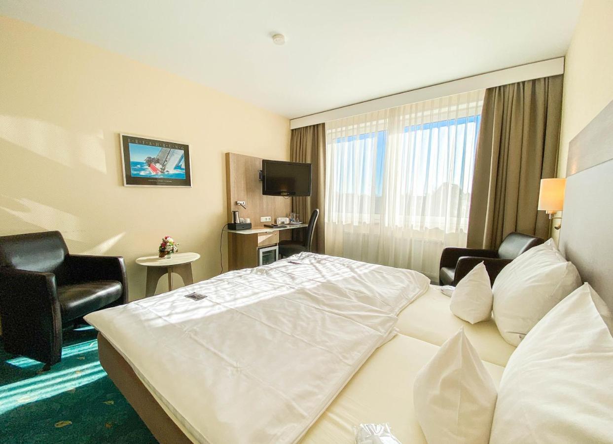 Hotel-Restaurant Vier Linden Щаде Екстериор снимка
